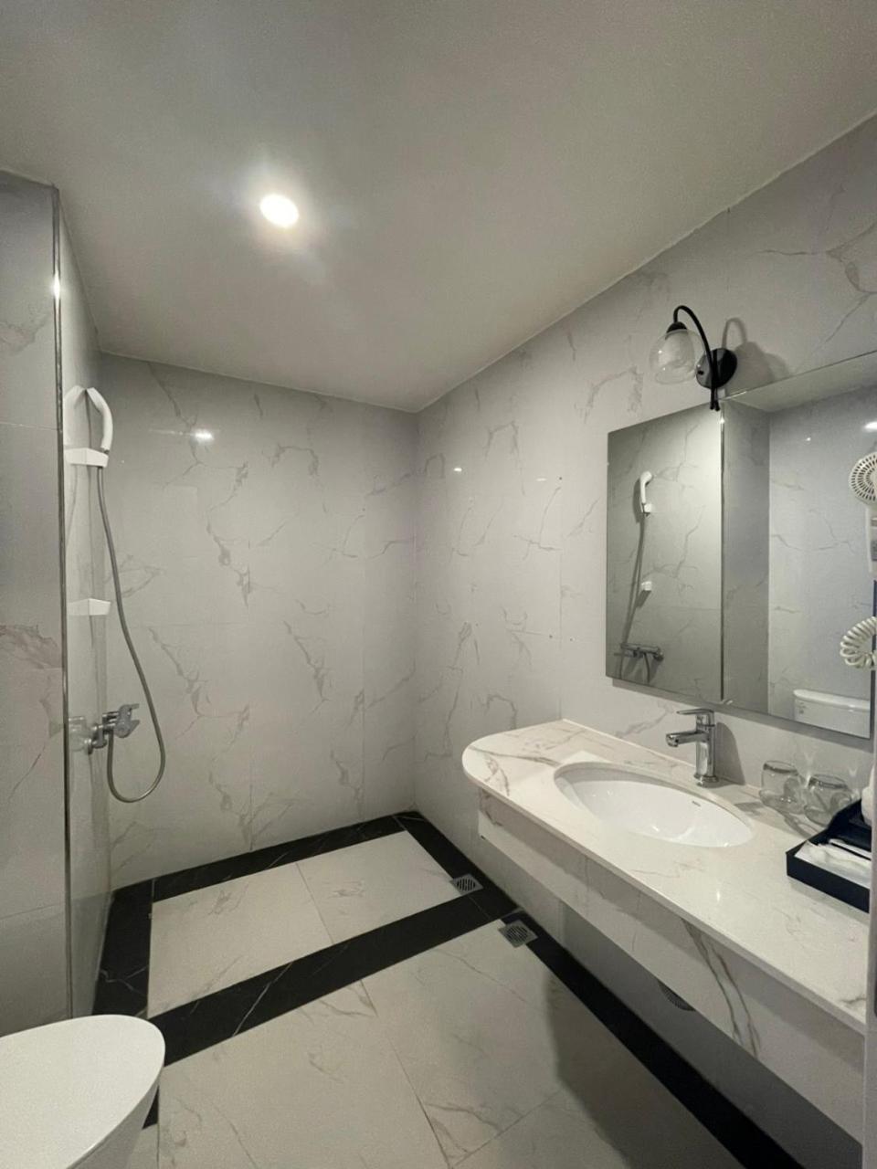 Lotus Hotel & Apartment Hai Phong Exterior foto